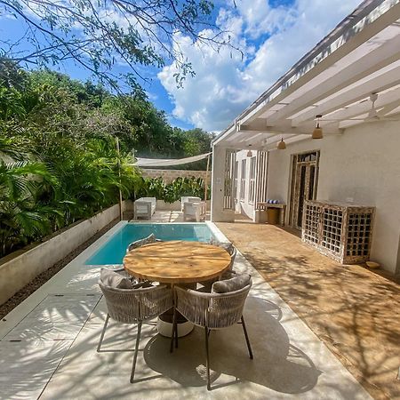 Saffron Villas ディアニ・ビーチ エクステリア 写真